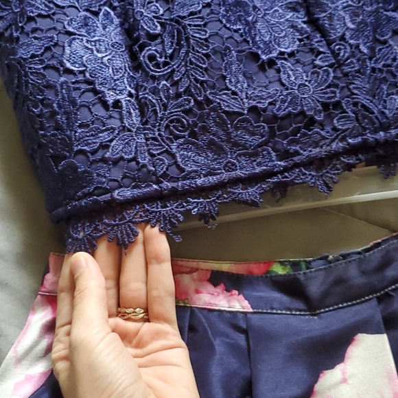 PROM/HOMECOMING/FORMAL 2 piece floral dress size 5 - Picture 4 of 8